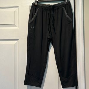 Woman’s Under Armour pants black/grey Size Small